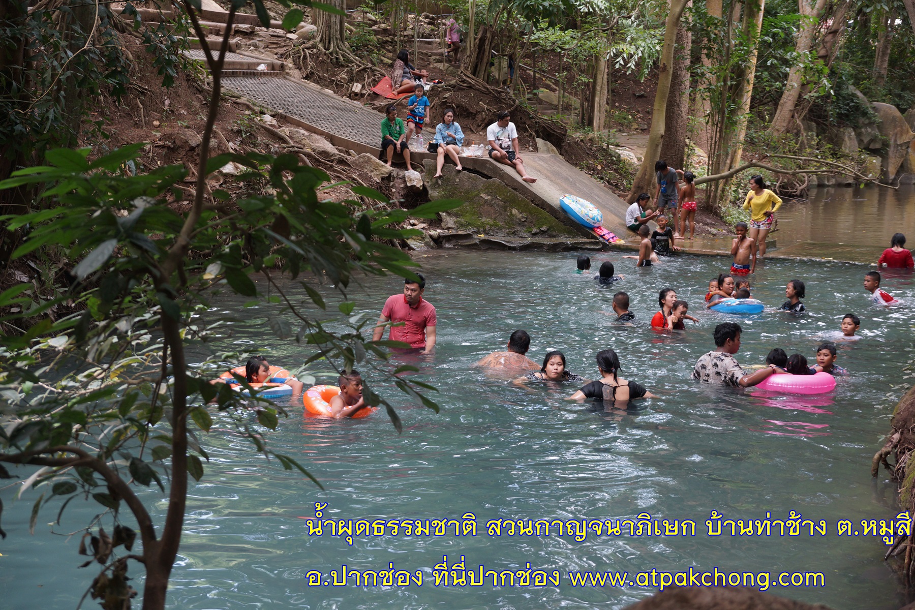 บรรยากาศรอบๆ น้ำผุดธรรมชาติ