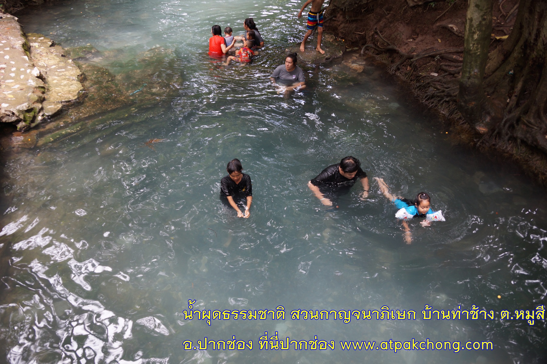 บรรยากาศรอบๆ น้ำผุดธรรมชาติ